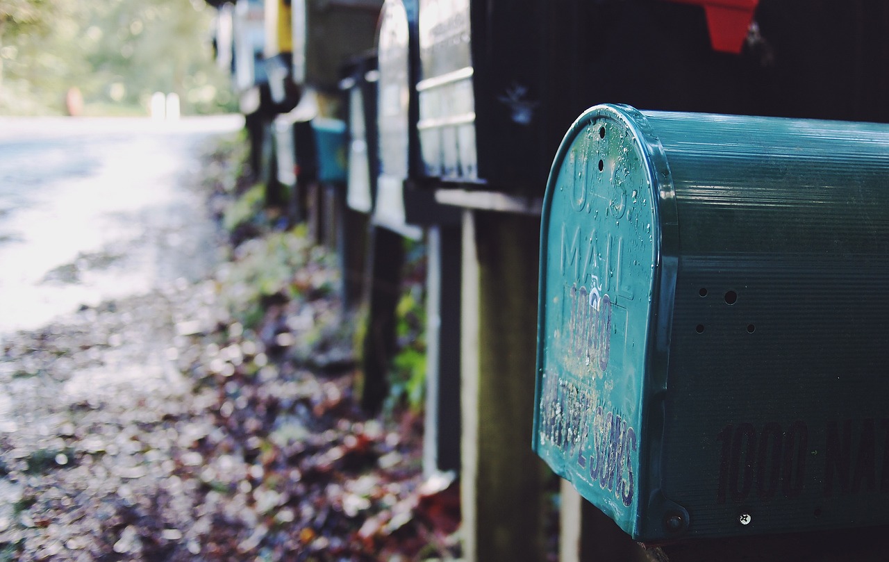 Reviving Direct Mail: Mixing Old School Charm with Digital Smarts for Marketing Wins